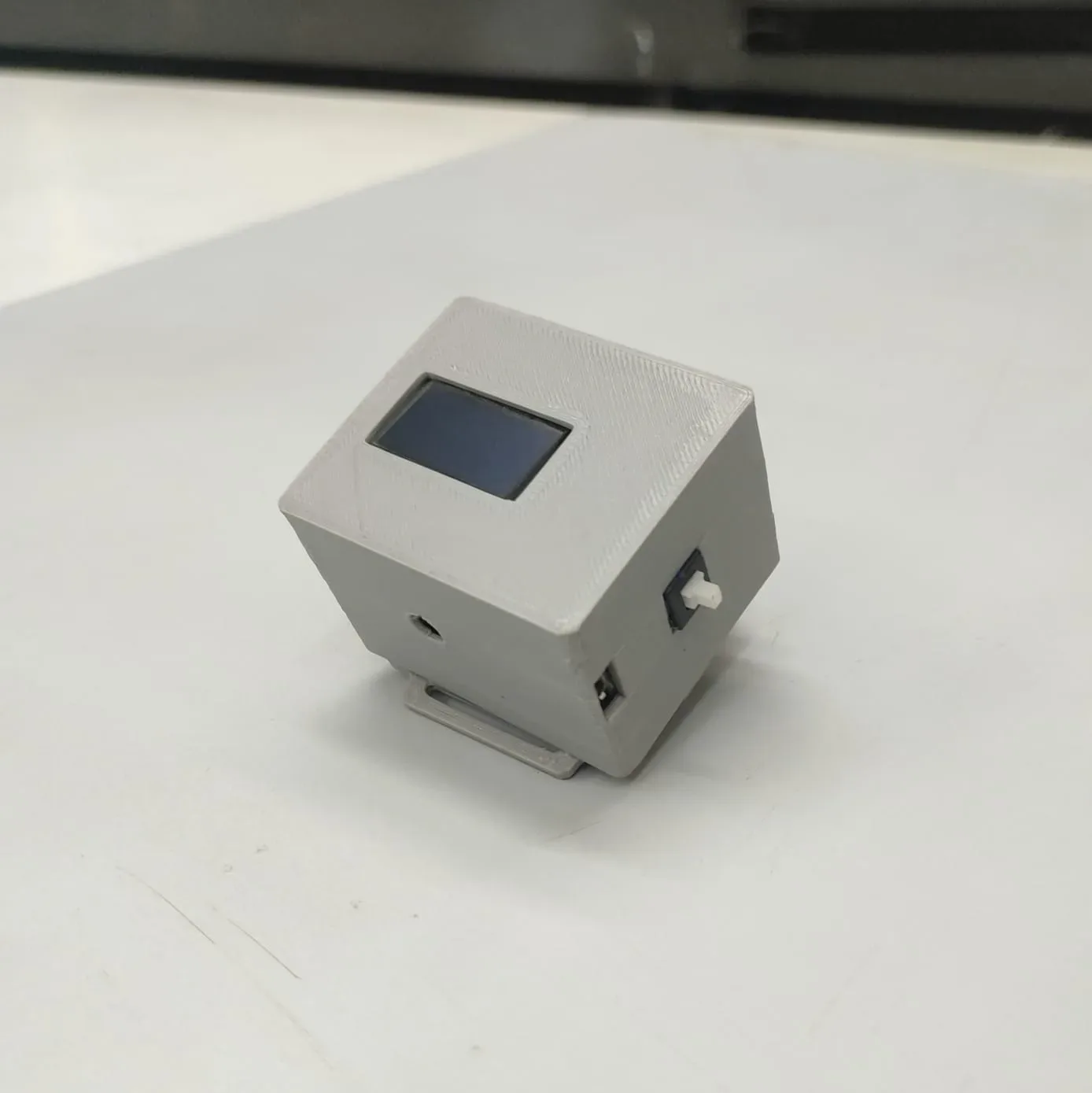 WeepScope standalone device with 3D-printed enclosure and OLED display